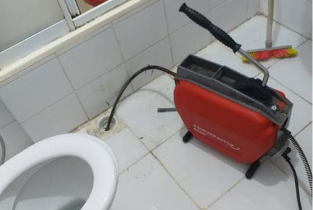 Sultanbeyli'de Klozet Tuvaletsu Tıkandı